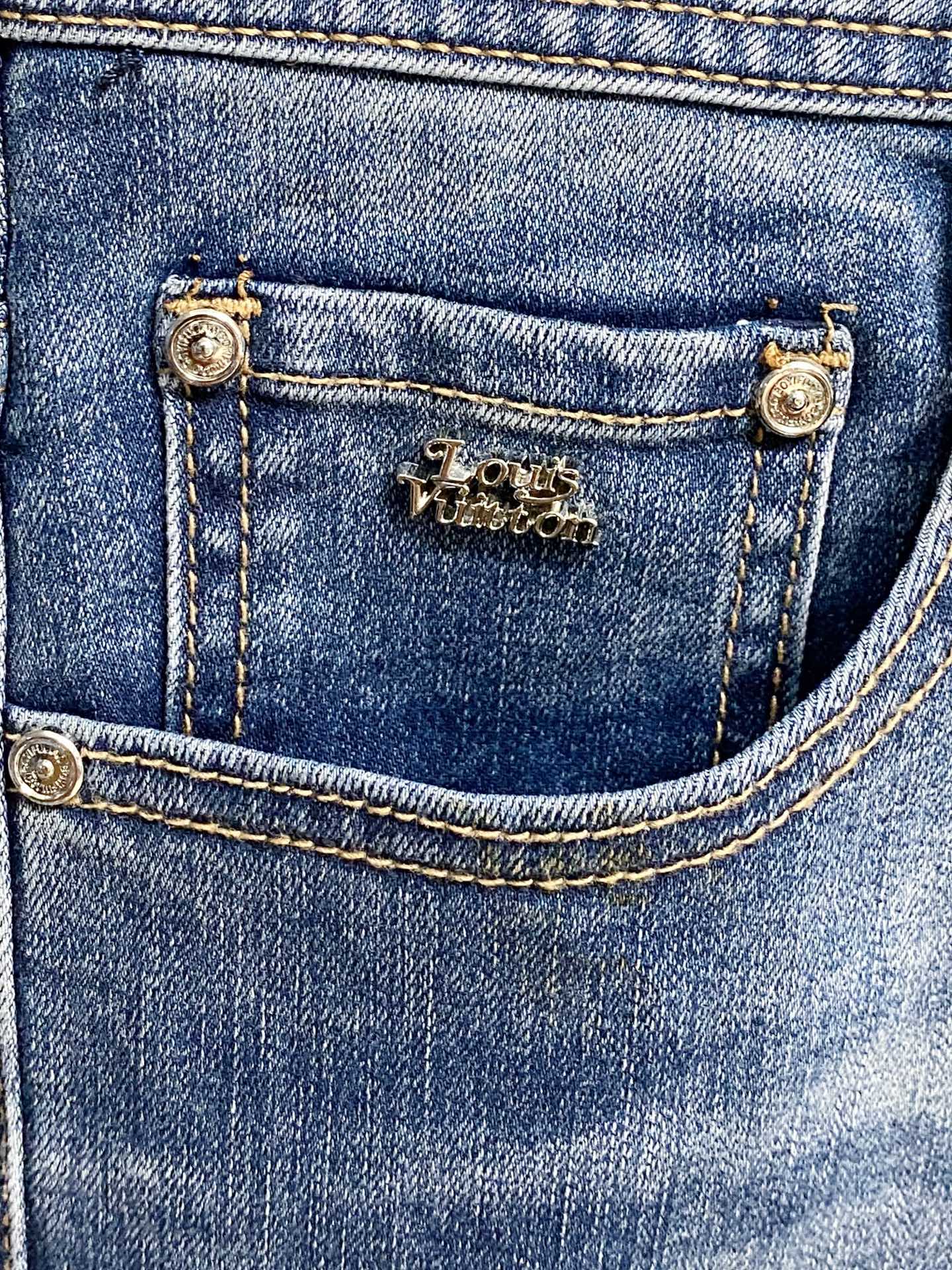 LV原單牛仔長褲水洗藍復古修身剪裁後口袋刺繡款｜歐美奢侈品精品推薦