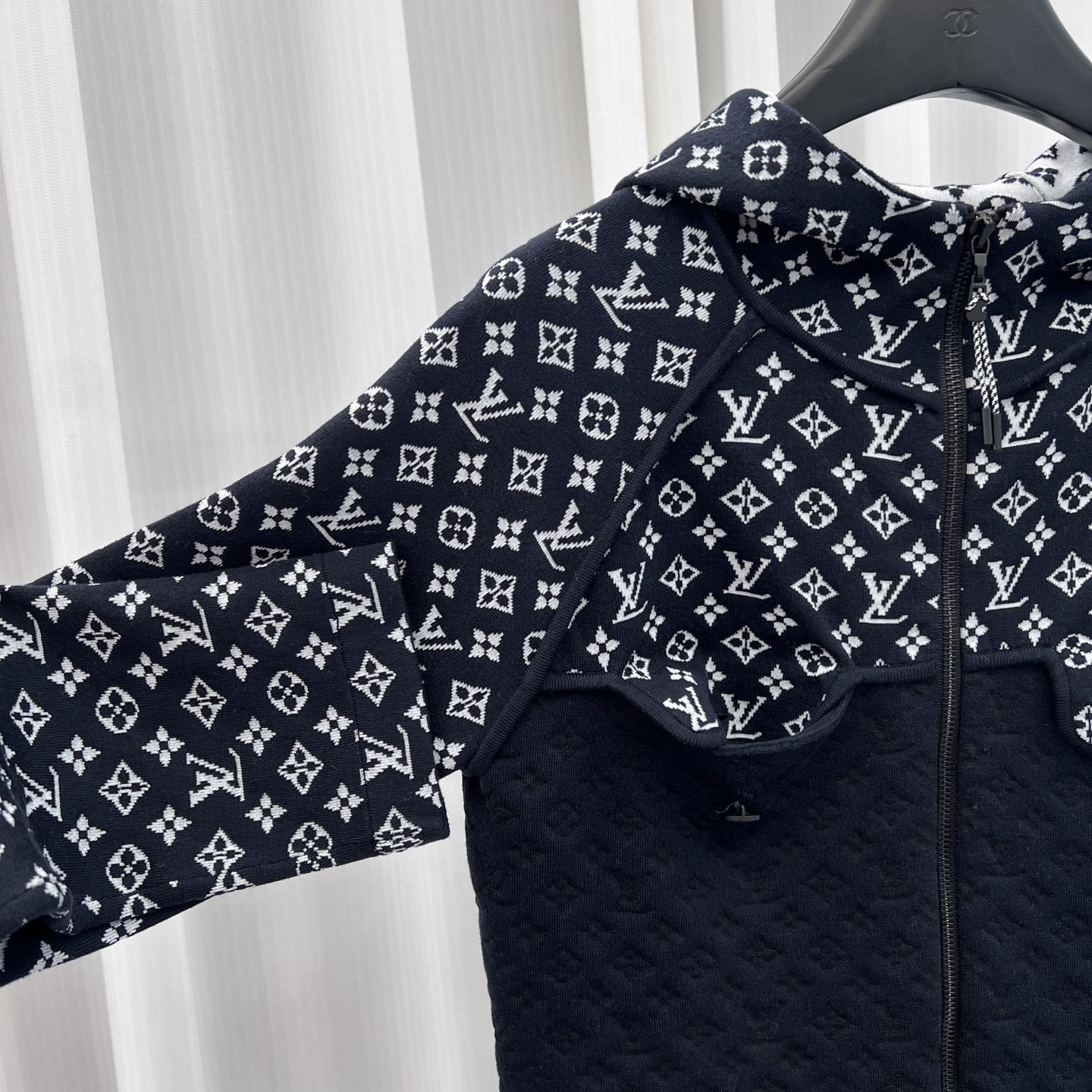LV 高仿 男士連帽外套 經典Monogram拼接設計｜歐美奢侈品精品推薦