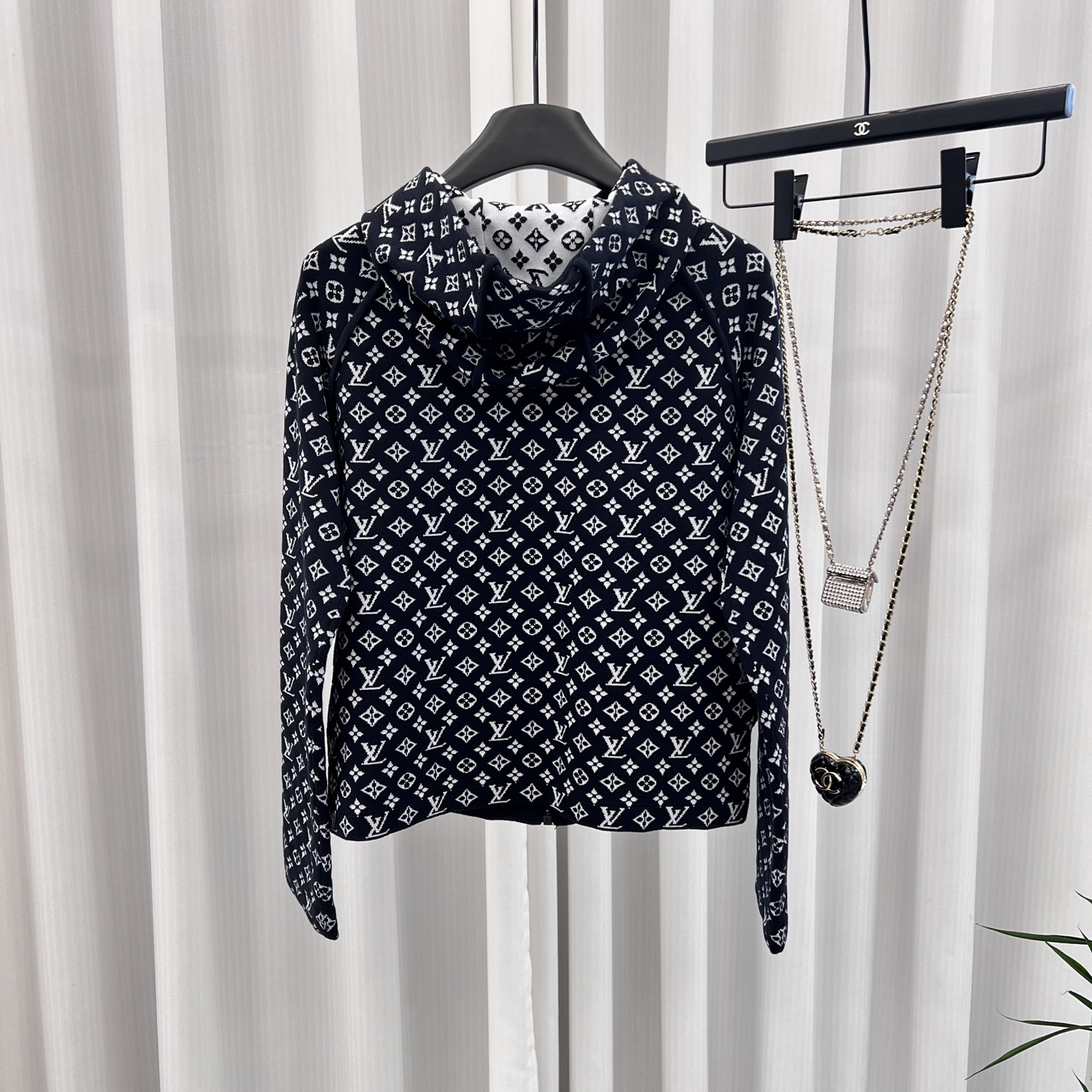LV 高仿 男士連帽外套 經典Monogram拼接設計｜歐美奢侈品精品推薦
