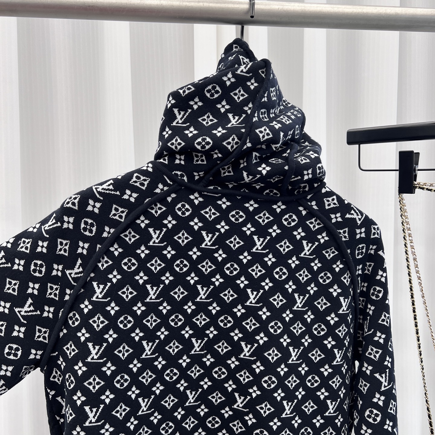 LV 高仿 男士連帽外套 經典Monogram拼接設計｜歐美奢侈品精品推薦