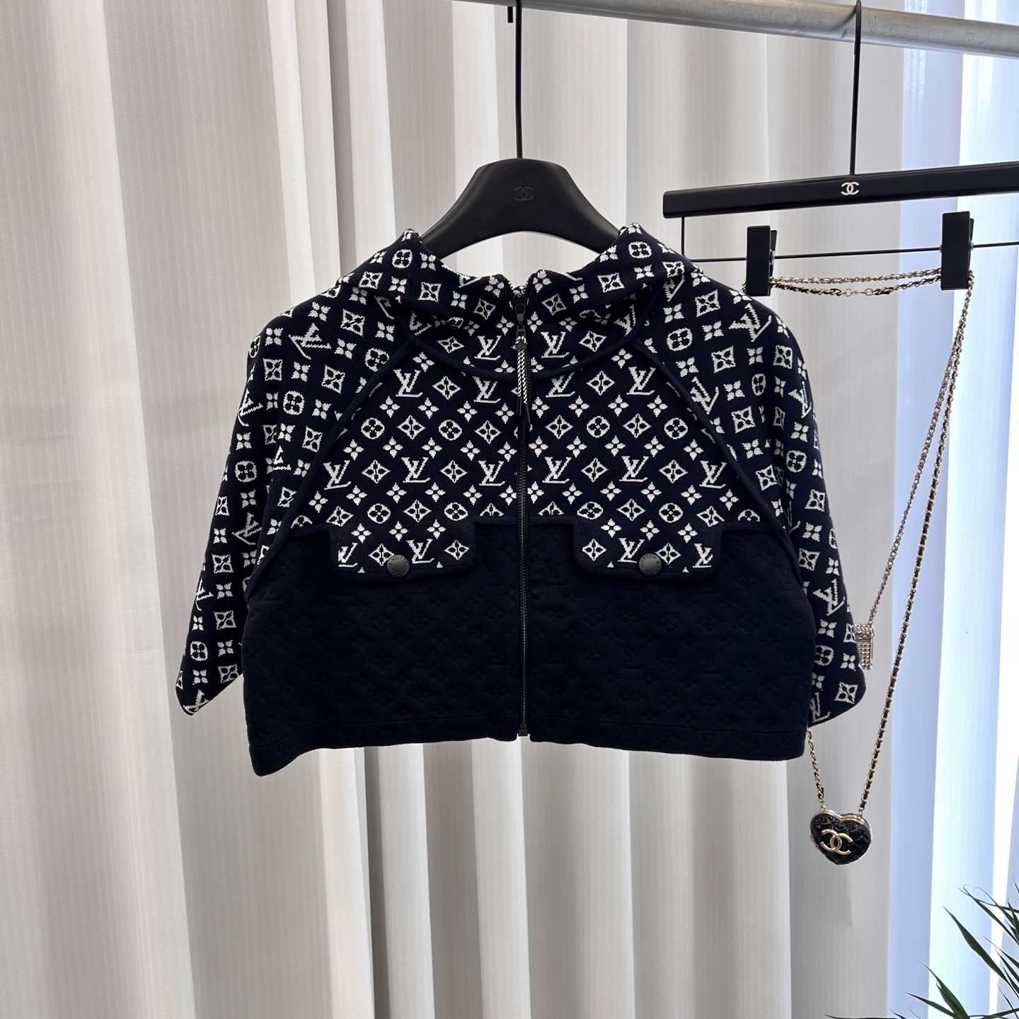 LV 原單 女士短款外套 Monogram拼接連帽設計｜歐美奢侈品精品推薦