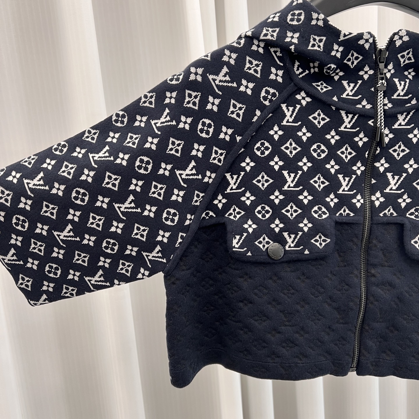 LV 原單 女士短款外套 Monogram拼接連帽設計｜歐美奢侈品精品推薦