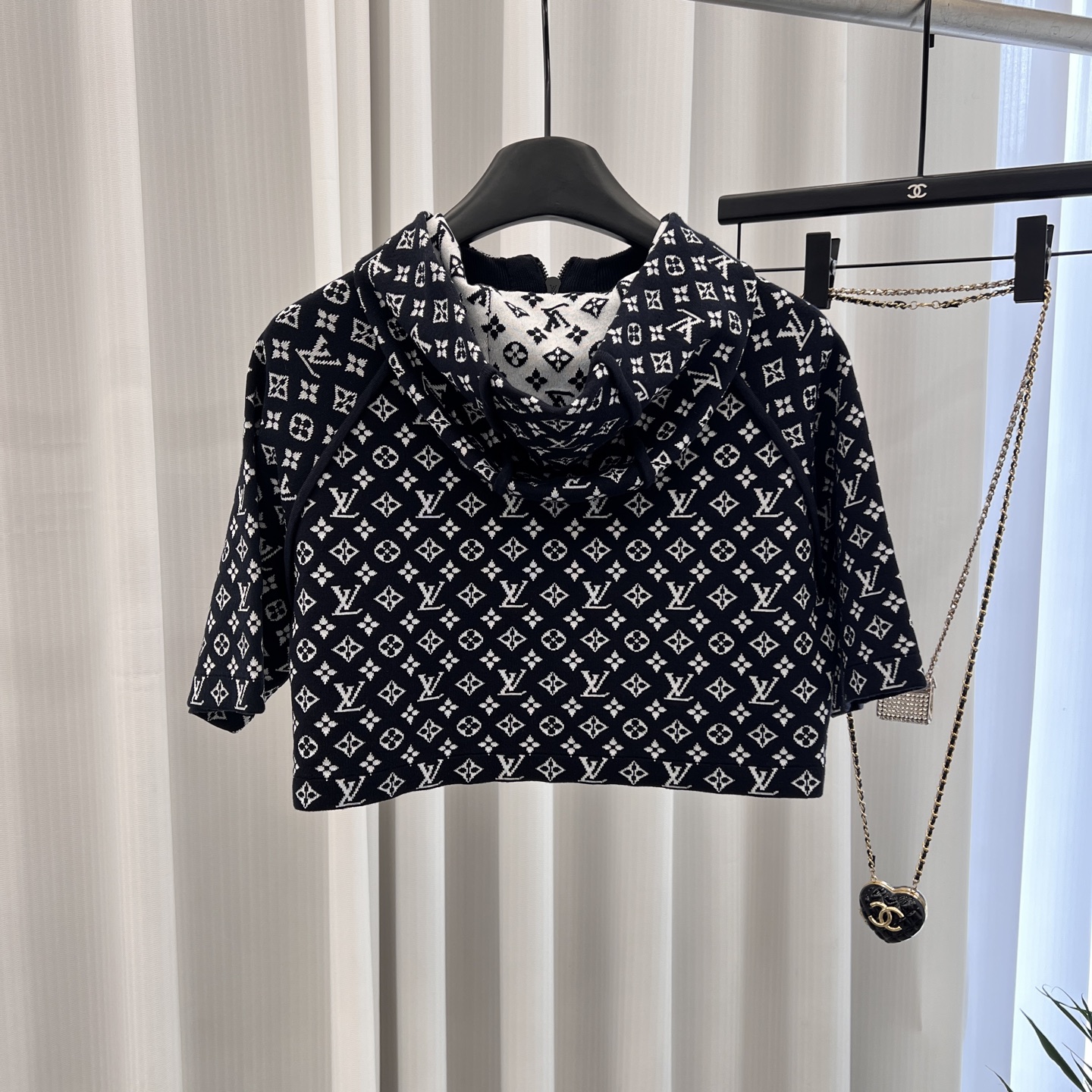 LV 原單 女士短款外套 Monogram拼接連帽設計｜歐美奢侈品精品推薦