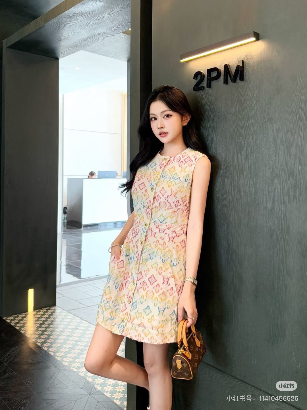LV 高仿 女士無袖連衣裙 彩色老花 時尚修身款｜歐美奢侈品精品推薦