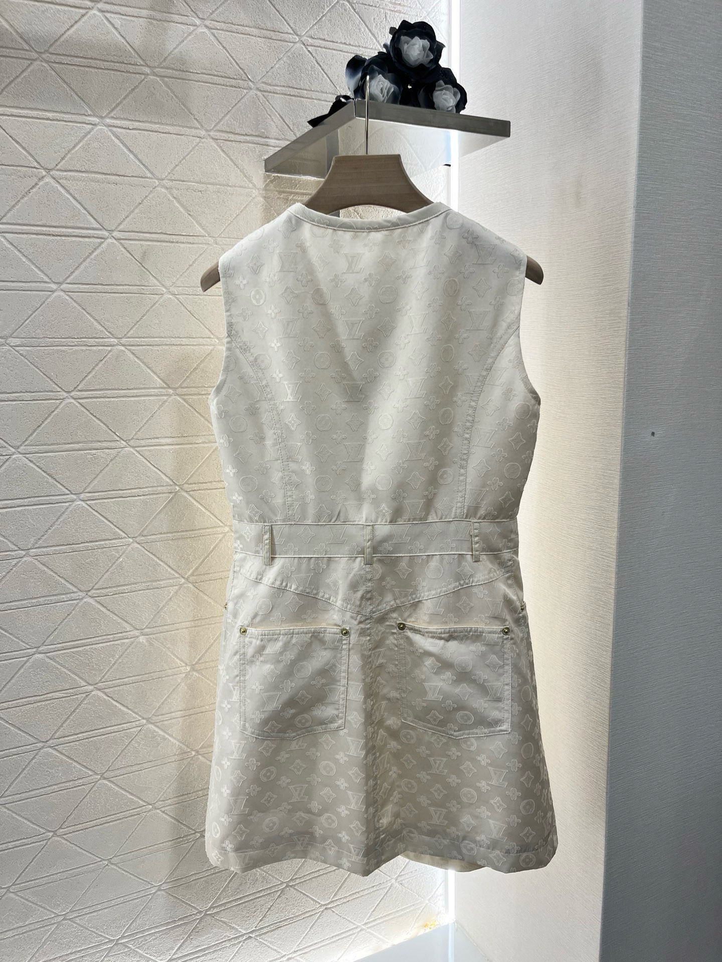 LV 高仿無袖連衣裙 女士白色經典壓紋拉鍊款｜歐美奢侈品精品推薦