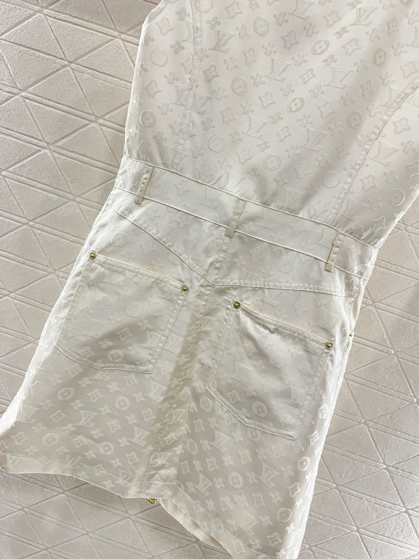 LV 高仿無袖連衣裙 女士白色經典壓紋拉鍊款｜歐美奢侈品精品推薦