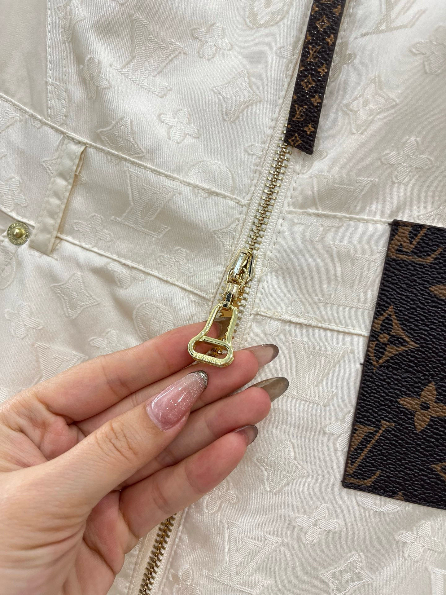 LV 高仿無袖連衣裙 女士白色經典壓紋拉鍊款｜歐美奢侈品精品推薦