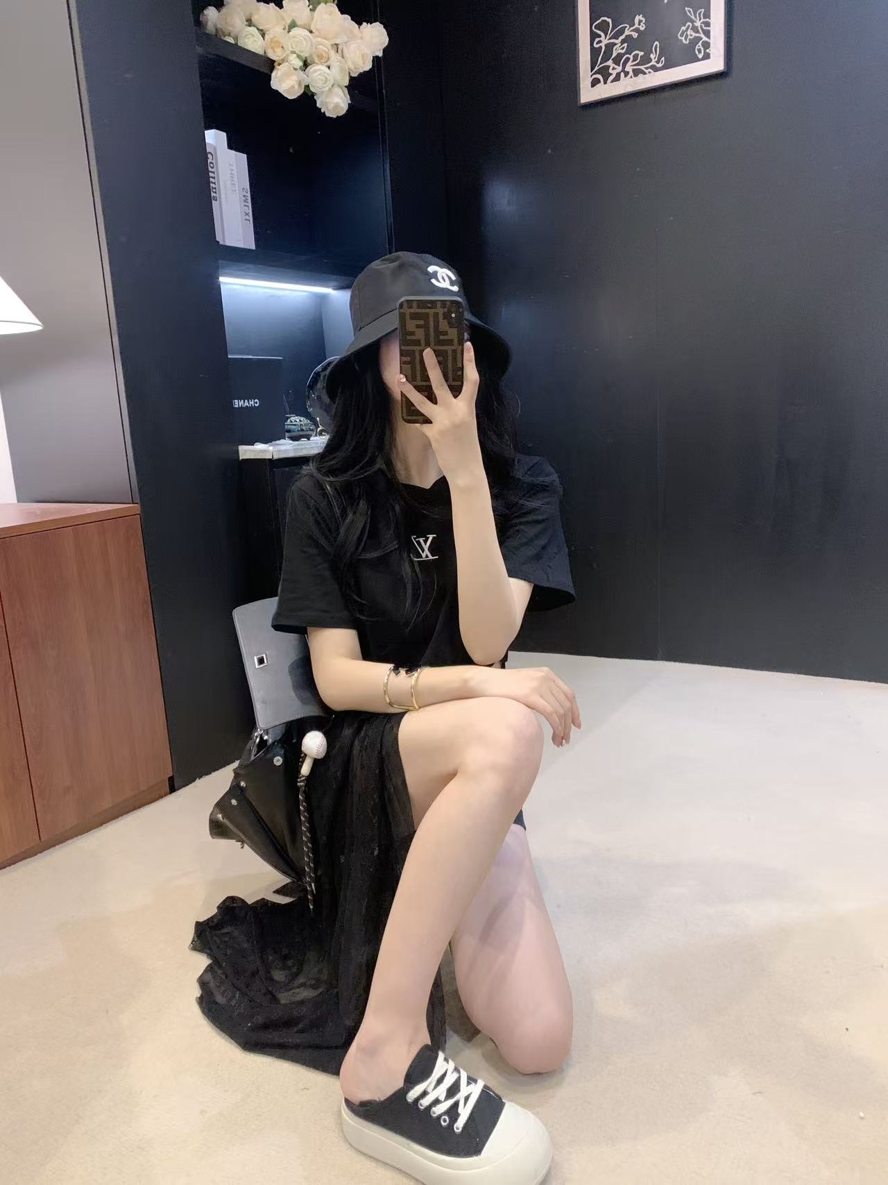 LV 一比一拼接網紗洋裝 黑色短袖Logo長裙款｜歐美奢侈品精品推薦