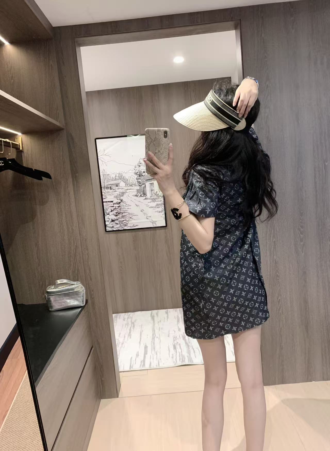 LV 一比一連衣裙 黑色短袖娃娃領印花洋裝｜歐美奢侈品精品推薦