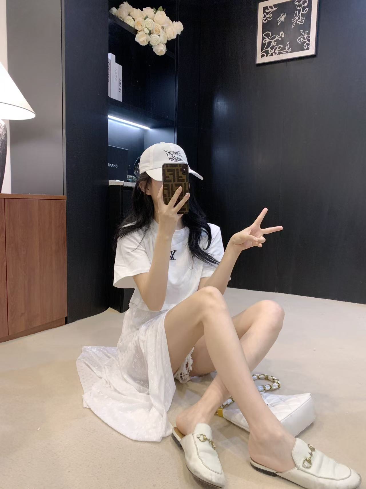 LV 高仿純白短袖連衣裙 百搭清新氣質款｜歐美奢侈品精品推薦