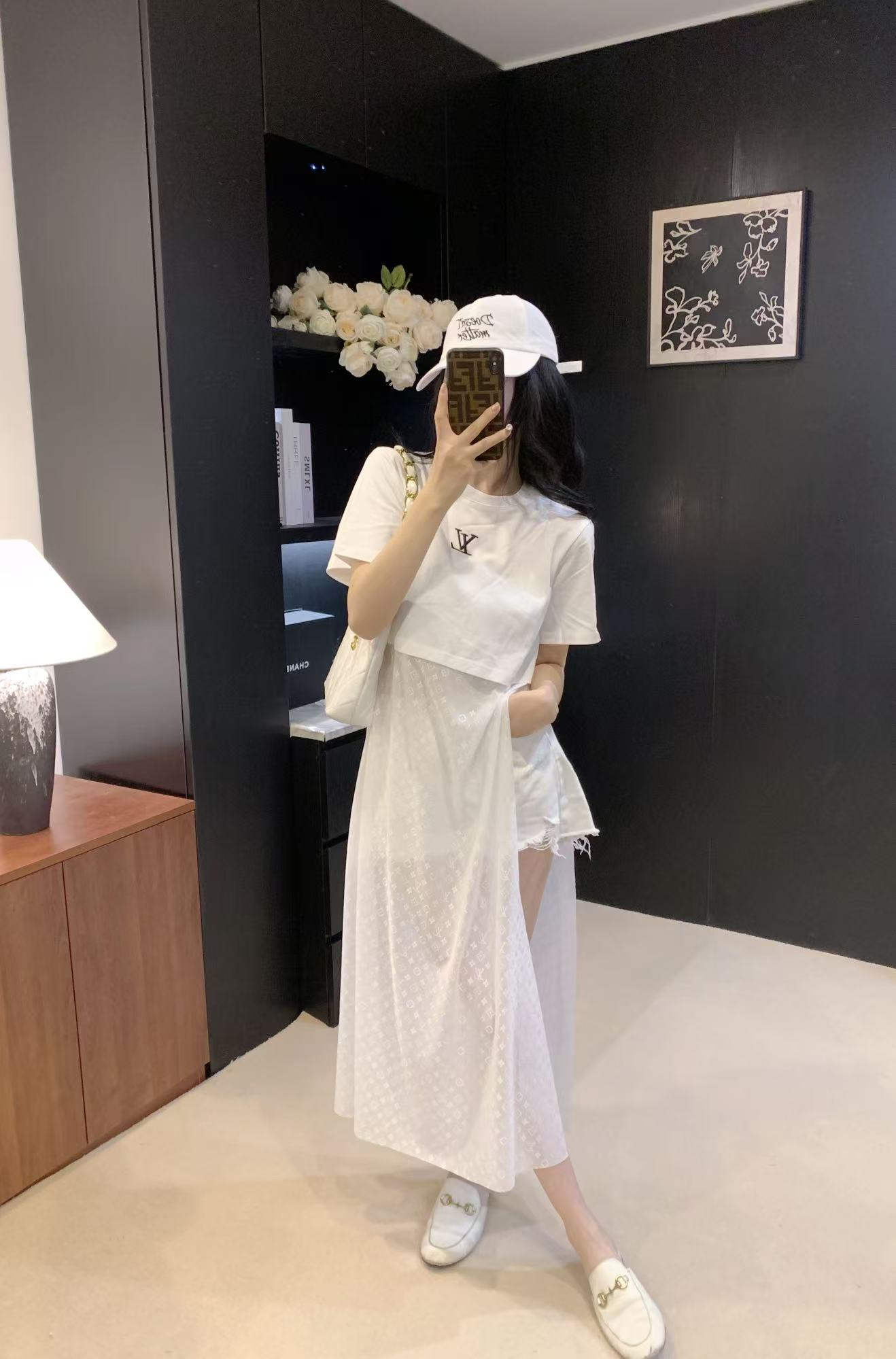 LV 高仿純白短袖連衣裙 百搭清新氣質款｜歐美奢侈品精品推薦