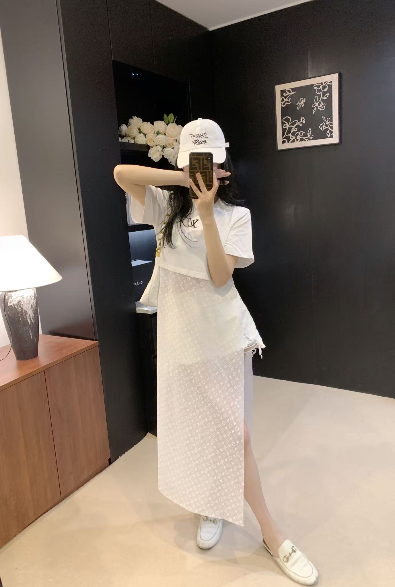 LV 高仿純白短袖連衣裙 百搭清新氣質款｜歐美奢侈品精品推薦
