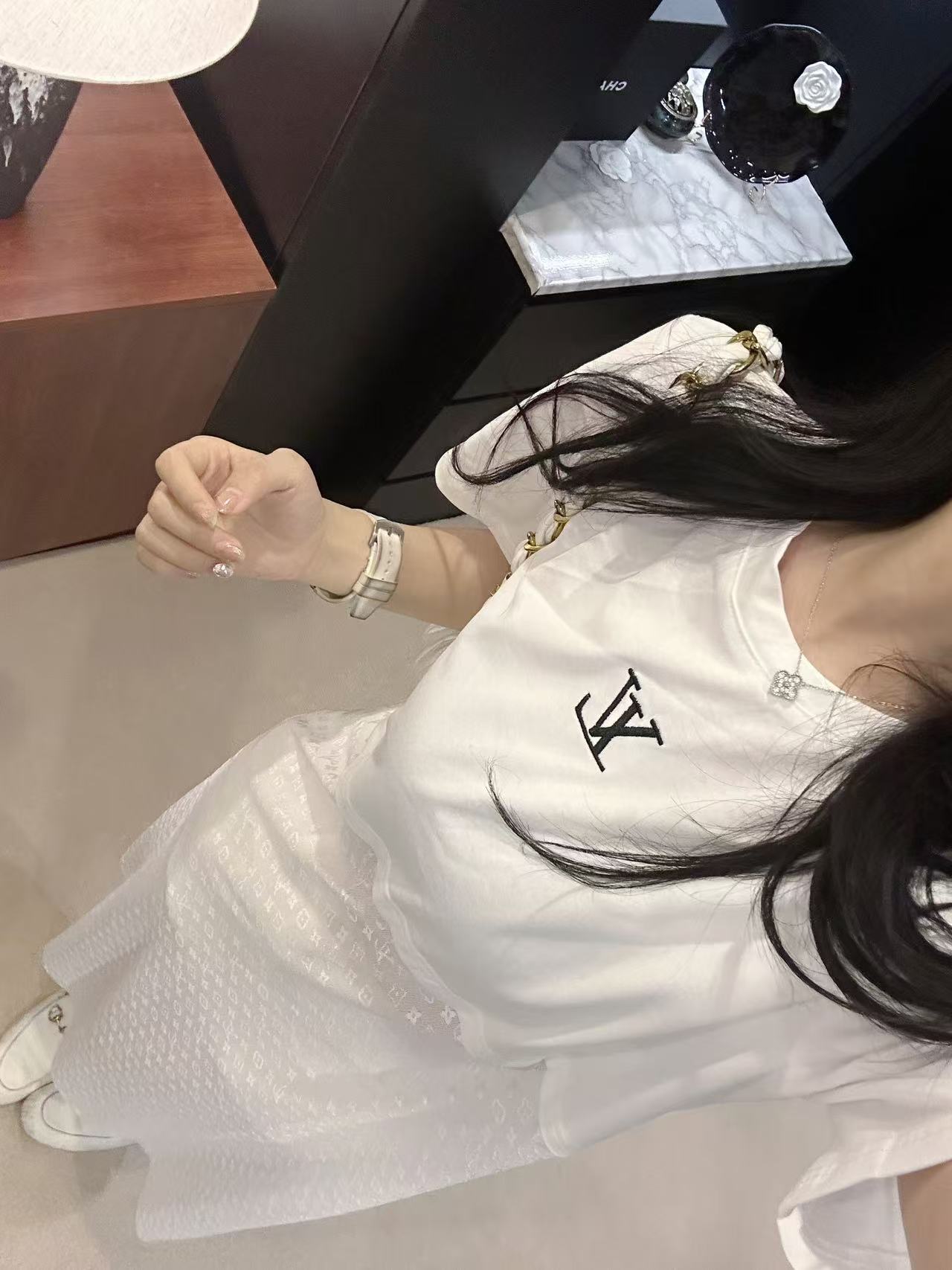 LV 高仿純白短袖連衣裙 百搭清新氣質款｜歐美奢侈品精品推薦