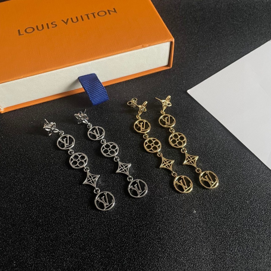 LV高仿銀色長款Logo耳環時尚優雅垂墜設計｜歐美奢侈品精品推薦