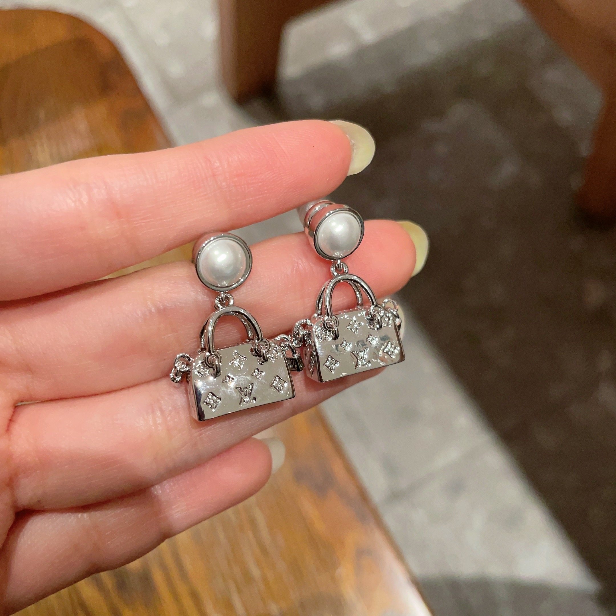 LV高仿女士耳環珍珠手提包造型精緻百搭款｜歐美奢侈品精品推薦