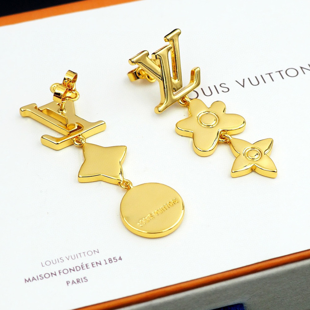 LV原單仿製金色Logo多元素吊墜耳環｜歐美奢侈品精品推薦