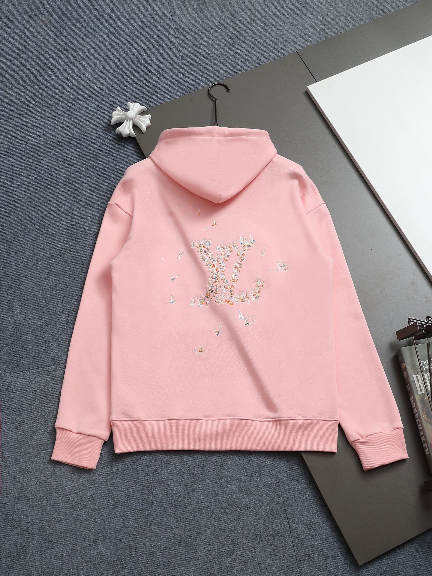 LV高仿女款連帽衛衣粉色刺繡設計海鷗元素休閒簡約風｜歐美奢侈品精品推薦