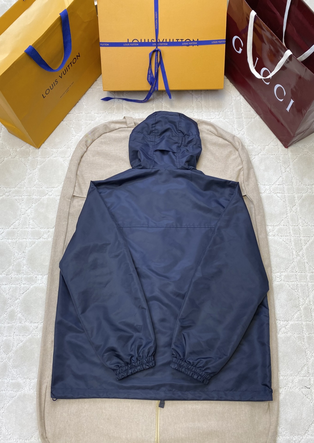 LV高仿男款防風外套簡約連帽設計機能輕量款｜歐美奢侈品精品推薦