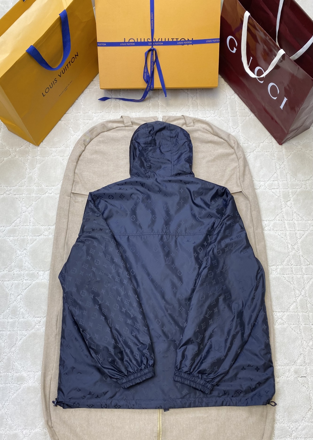 LV高仿男款防風外套簡約連帽設計機能輕量款｜歐美奢侈品精品推薦