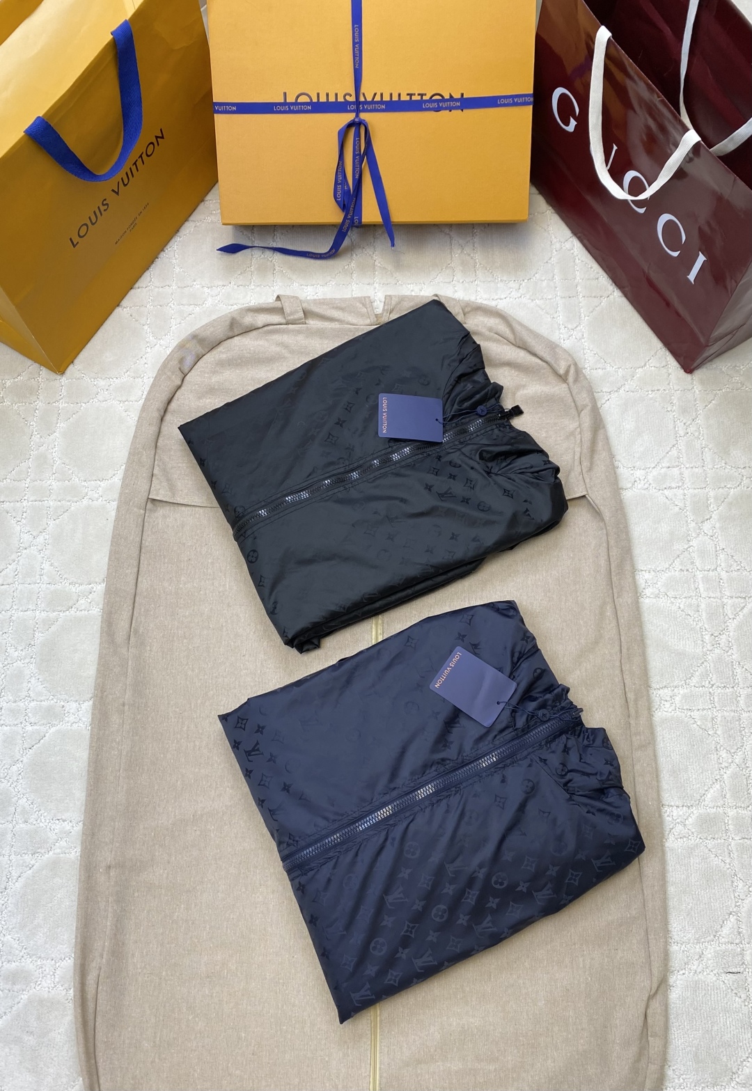 LV高仿男款防風外套簡約連帽設計機能輕量款｜歐美奢侈品精品推薦
