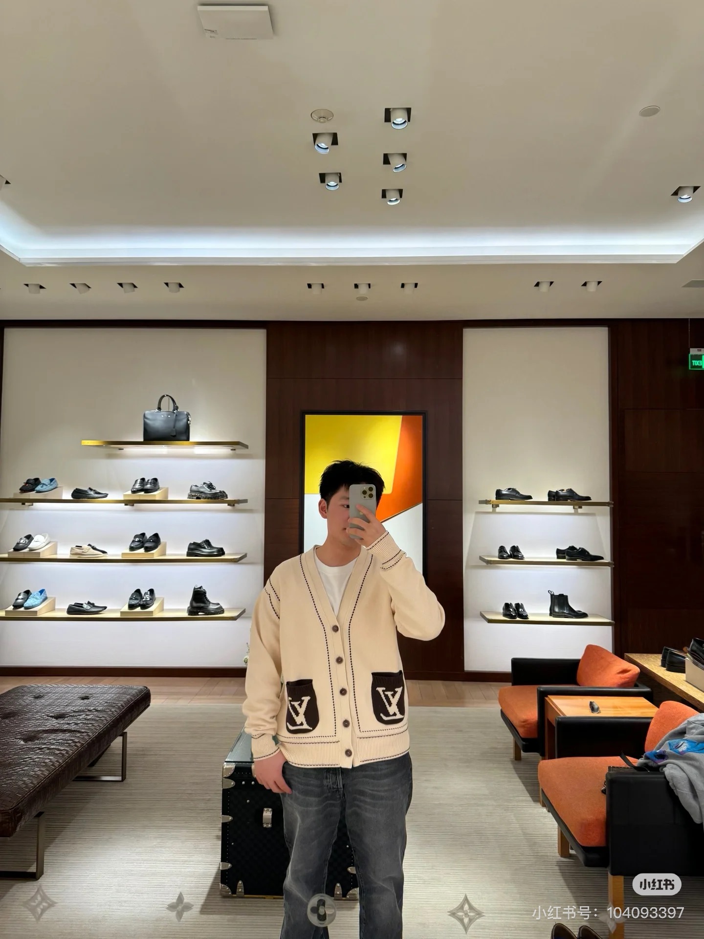 LV 高仿女士針織外套奶白撞色口袋開襟休閒款｜歐美奢侈品精品推薦