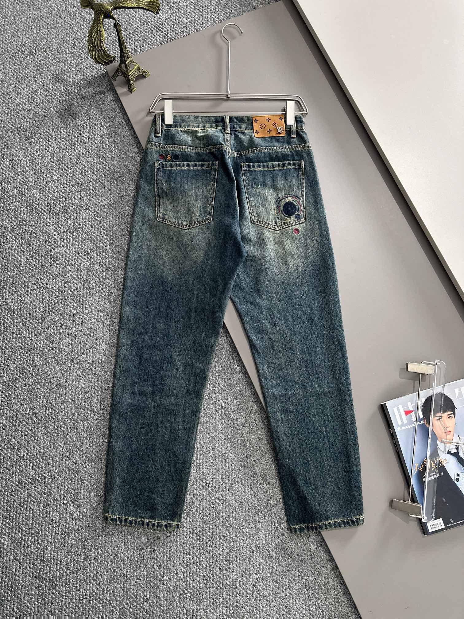 LV 原單男士牛仔褲手工刺繡做舊設計潮流復古款｜歐美奢侈品精品推薦