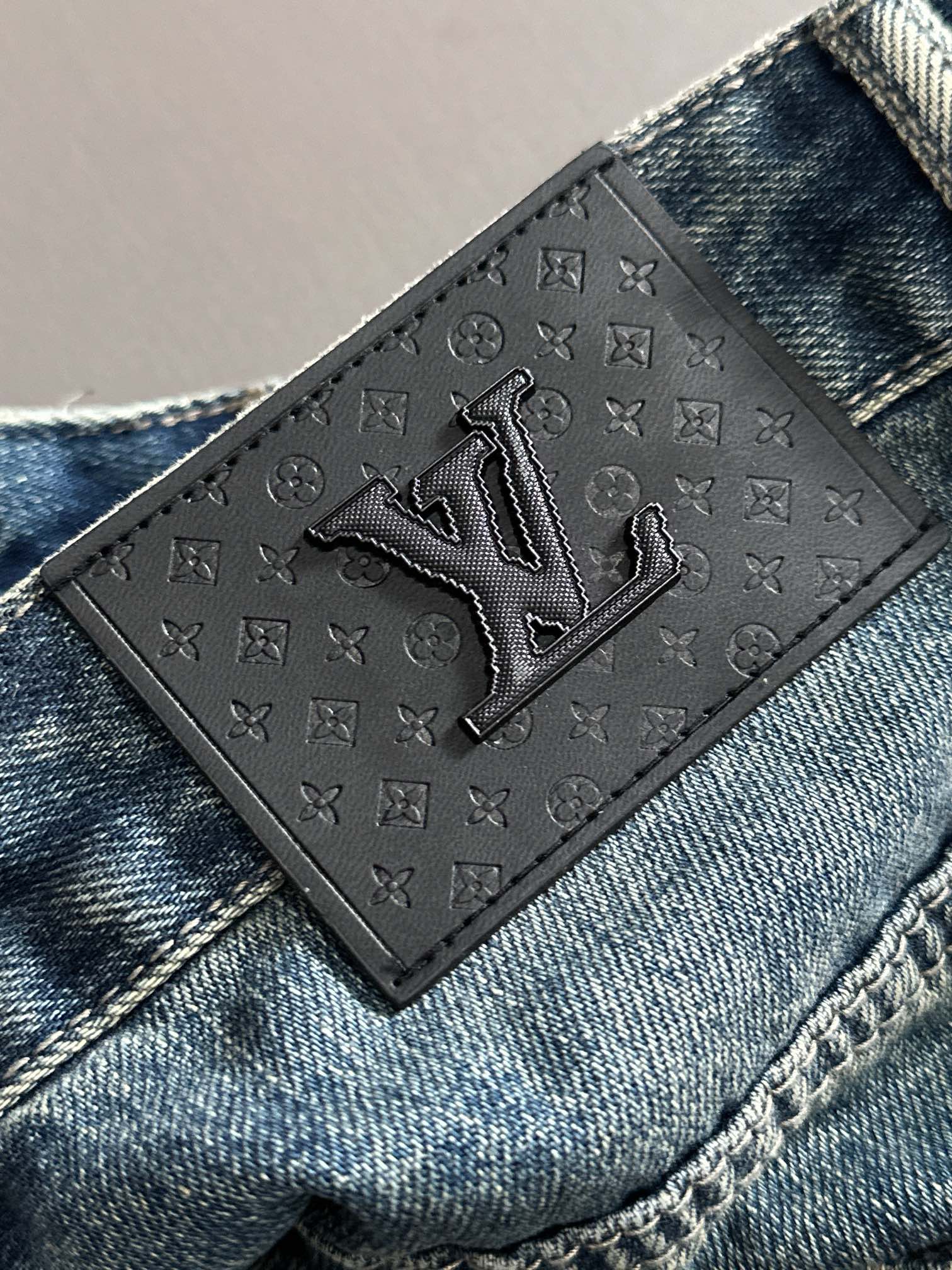 LV A貨男士牛仔褲彩色刺繡做舊街頭潮流款｜歐美奢侈品精品推薦