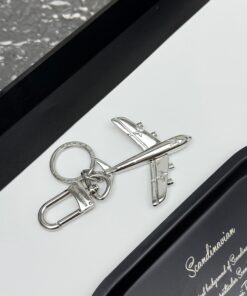 LV高仿男女款鑰匙圈 飛機造型包飾 旅行風格拋光銀色