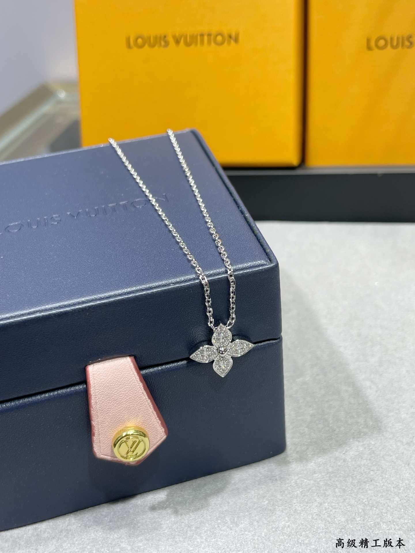 LV高仿女士項鍊鑽飾花形吊墜雙色精品款｜歐美奢侈品精品推薦