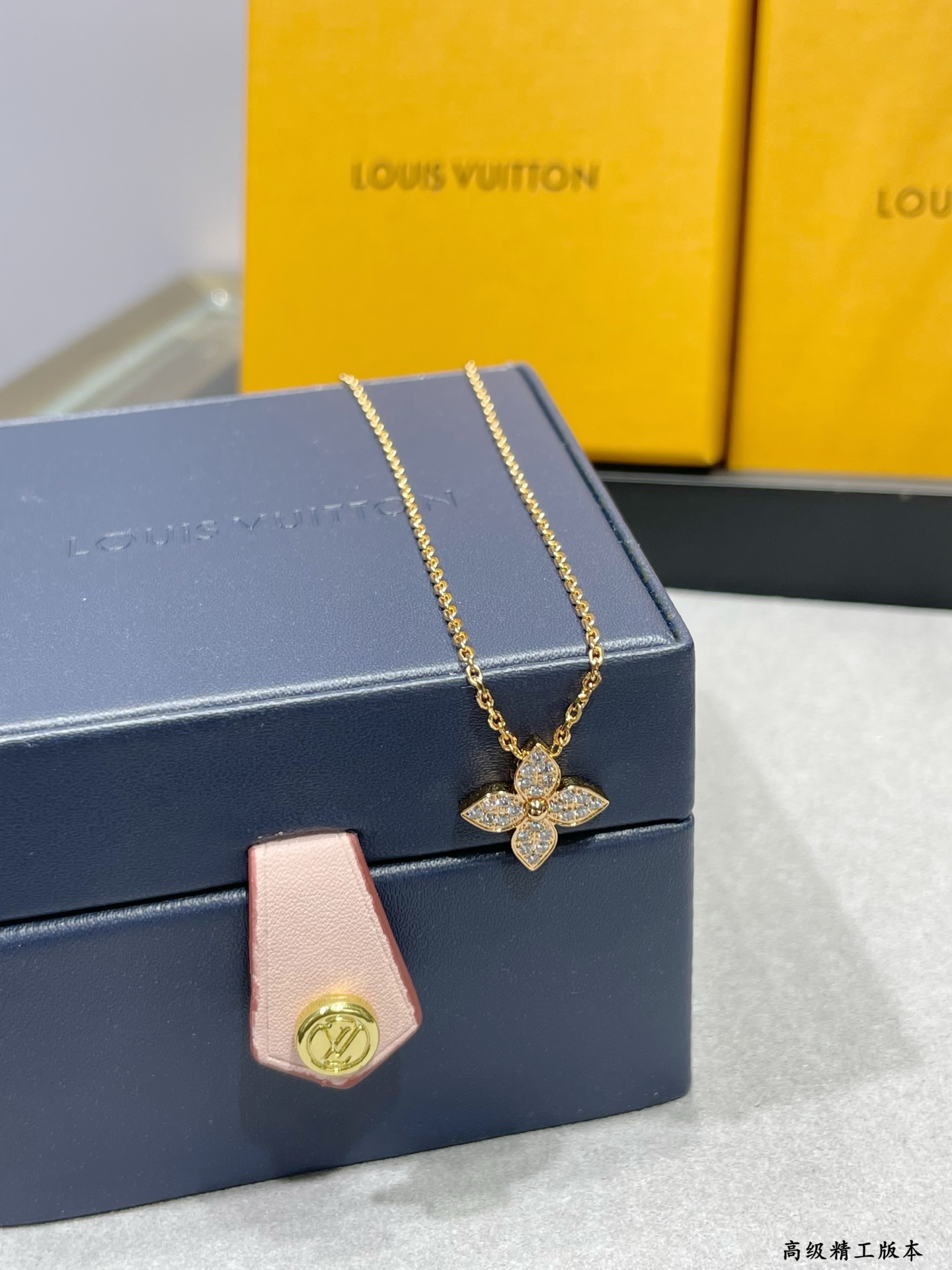 LV高仿女士項鍊鑽飾花形吊墜雙色精品款｜歐美奢侈品精品推薦