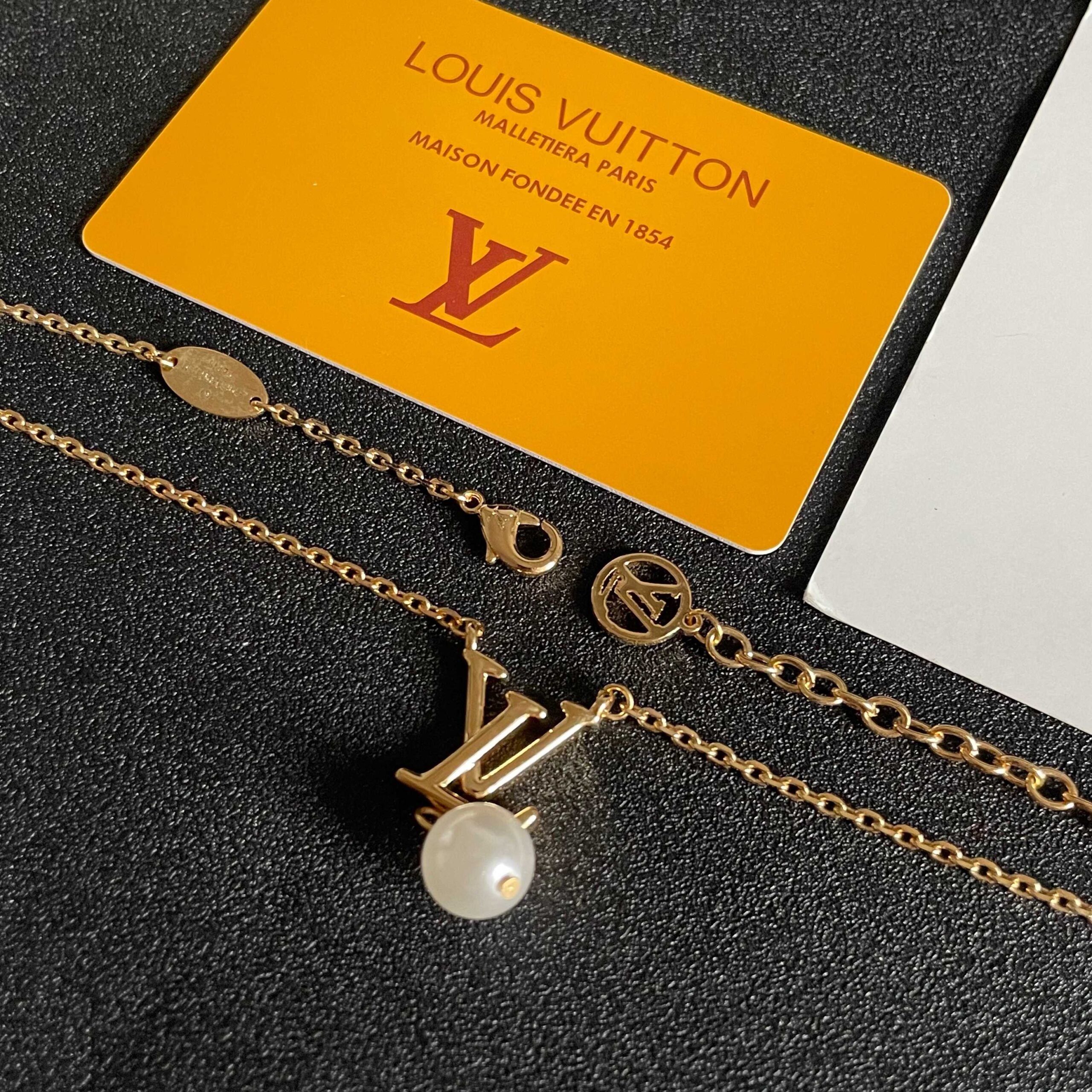 LV 精品仿製珍珠吊墜項鍊 金色LV標誌高雅設計｜歐美奢侈品精品推薦