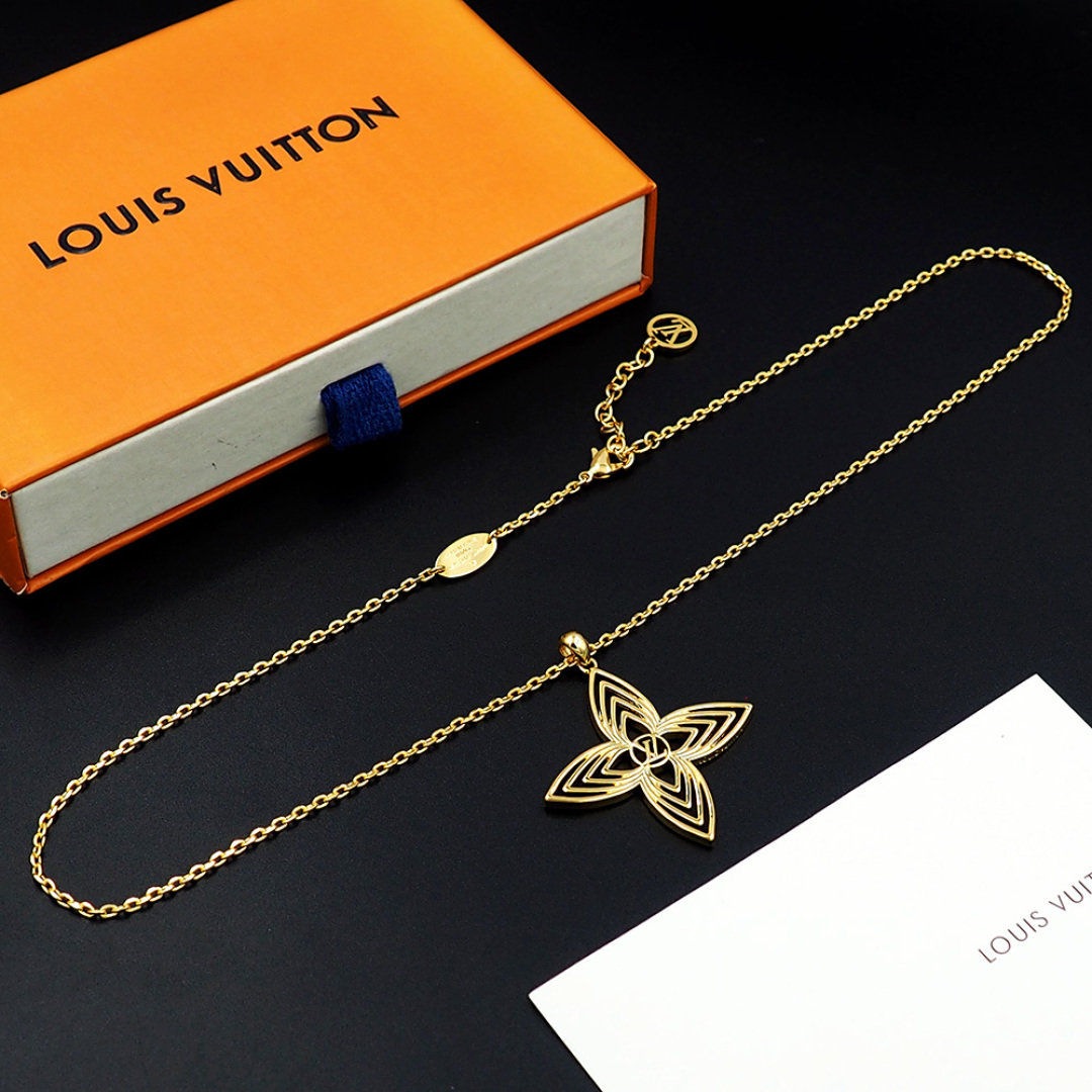 LV 原單四葉花瓣吊墜項鍊 金色精品飾品｜歐美奢侈品精品推薦