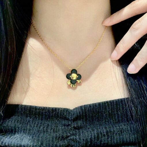 LV高仿女士花卉吊坠项链 优雅百搭时尚造型