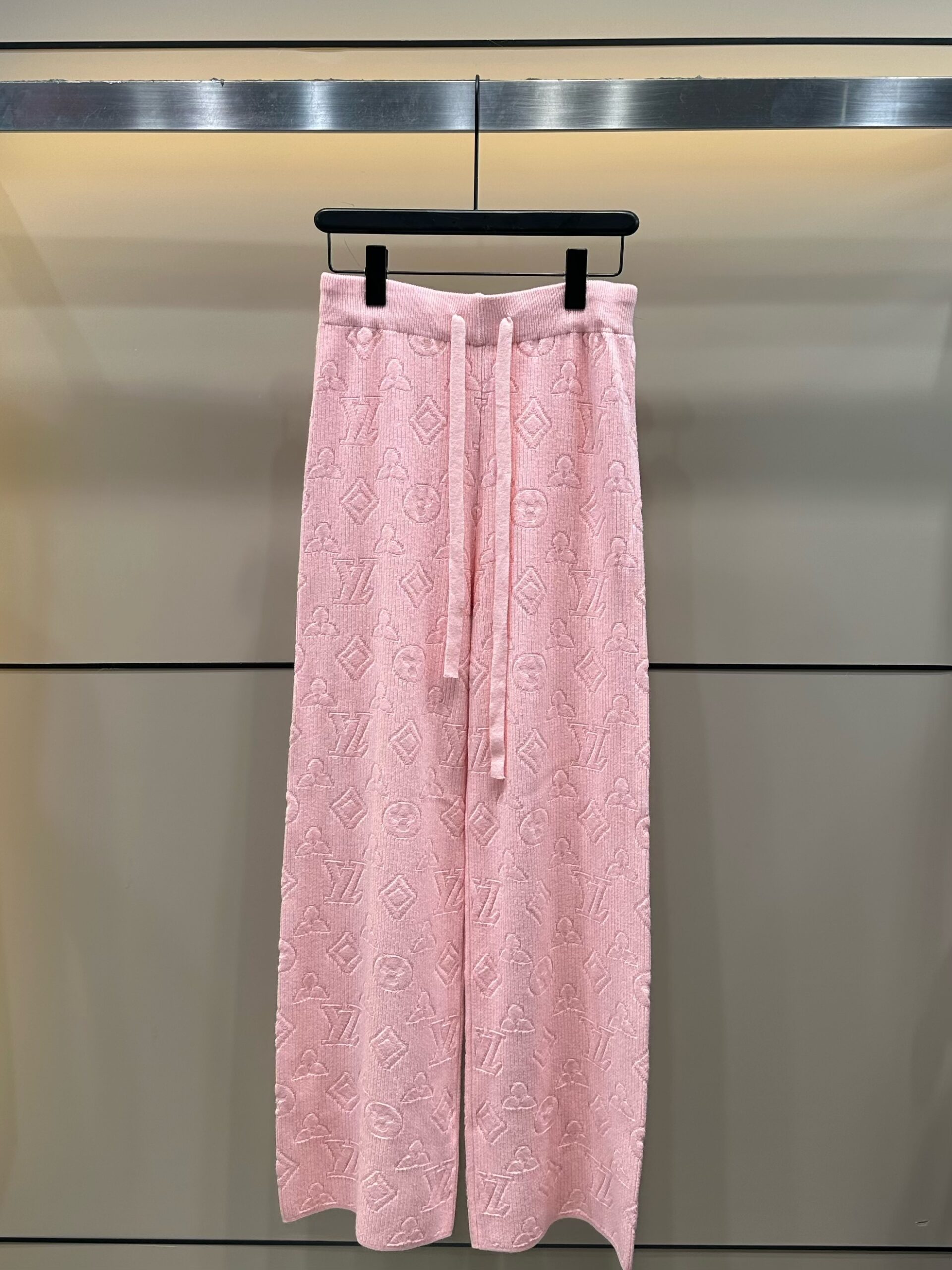 LV高仿女士白色提花寬腿長褲 經典Monogram休閒褲｜歐美奢侈品精品推薦