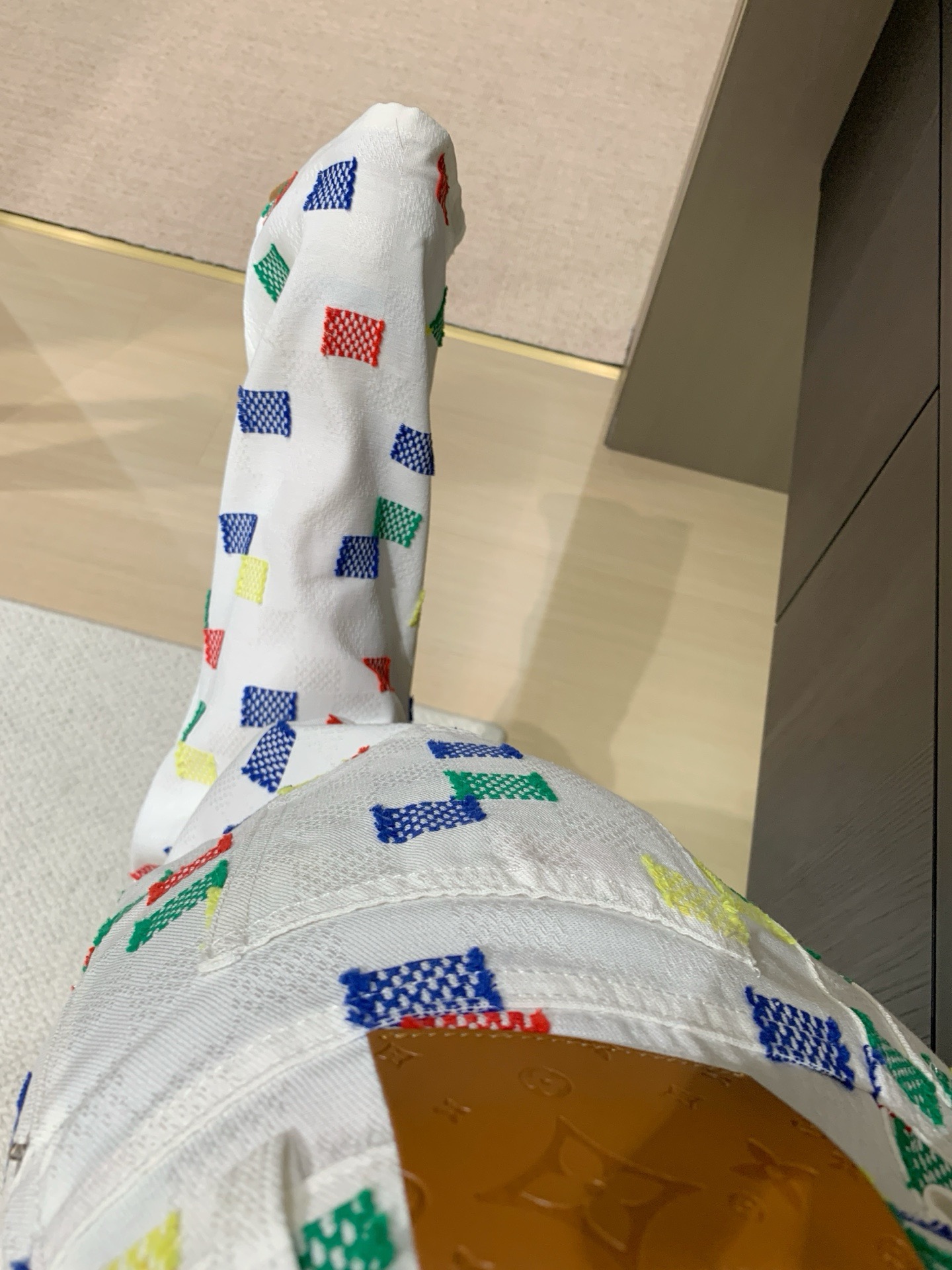 LV高仿女士白色彩色方塊印花直筒褲時尚休閒款｜歐美奢侈品精品推薦