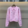 LV高仿粉色翻領刺繡Logo針織衫外套甜美百搭｜歐美奢侈品精品推薦
