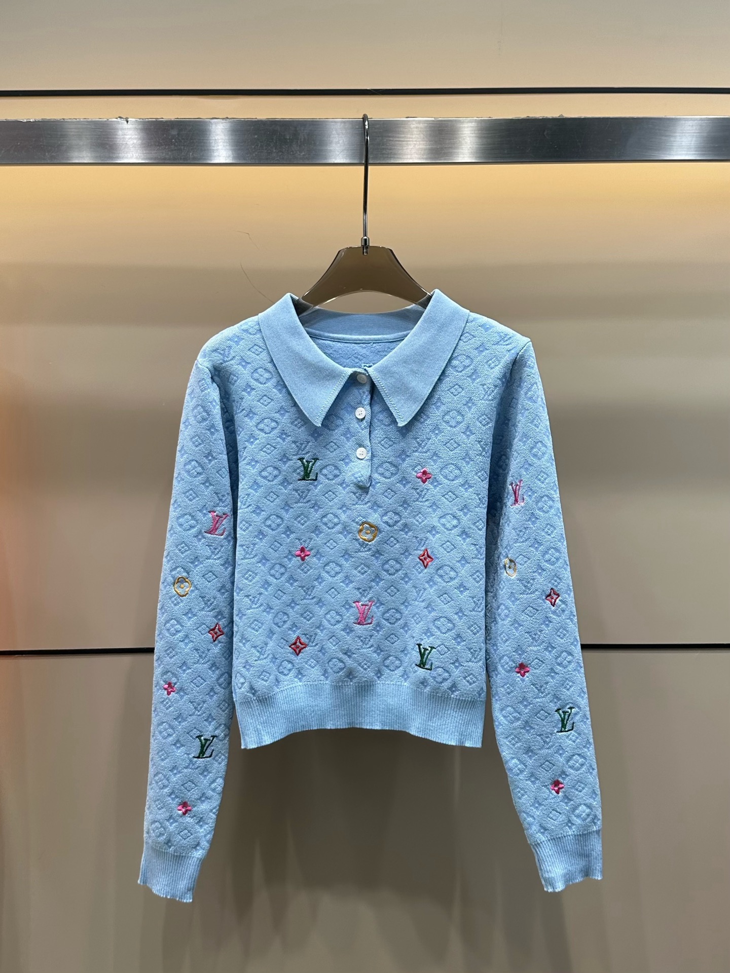 LV高仿粉色翻領刺繡Logo針織衫外套甜美百搭｜歐美奢侈品精品推薦