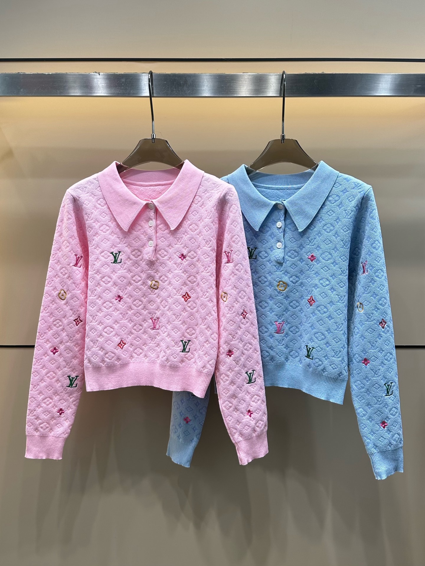 LV高仿粉色翻領刺繡Logo針織衫外套甜美百搭｜歐美奢侈品精品推薦