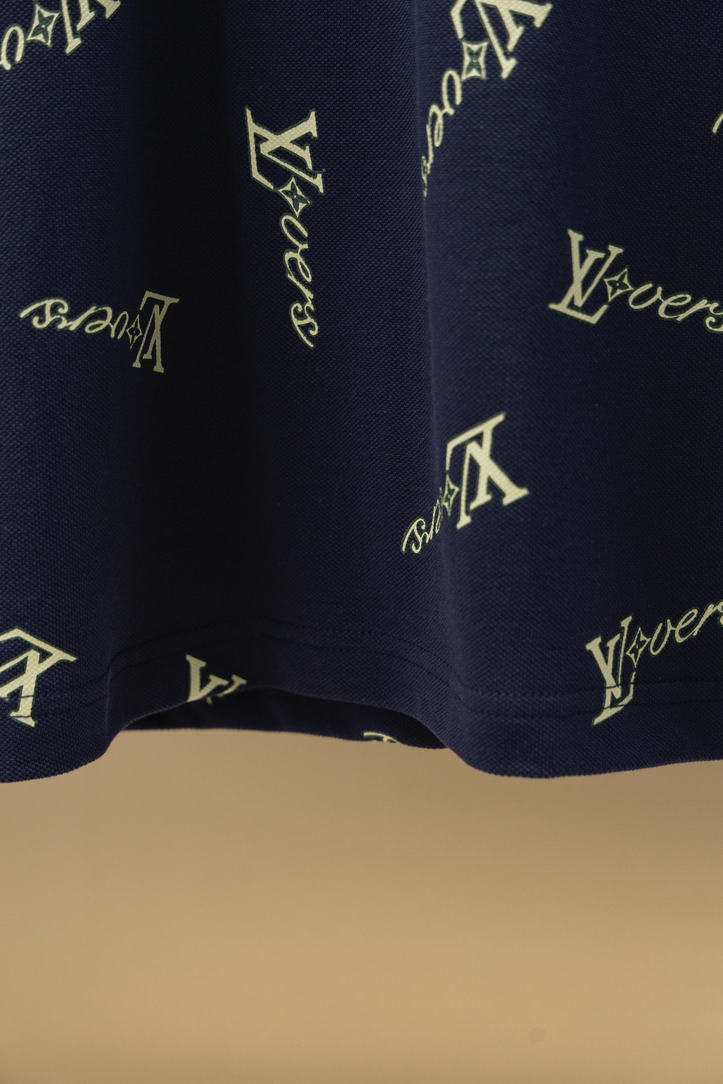 LV高仿男士深藍色POLO衫 夏季短袖經典Logo印花上衣｜歐美奢侈品精品推薦