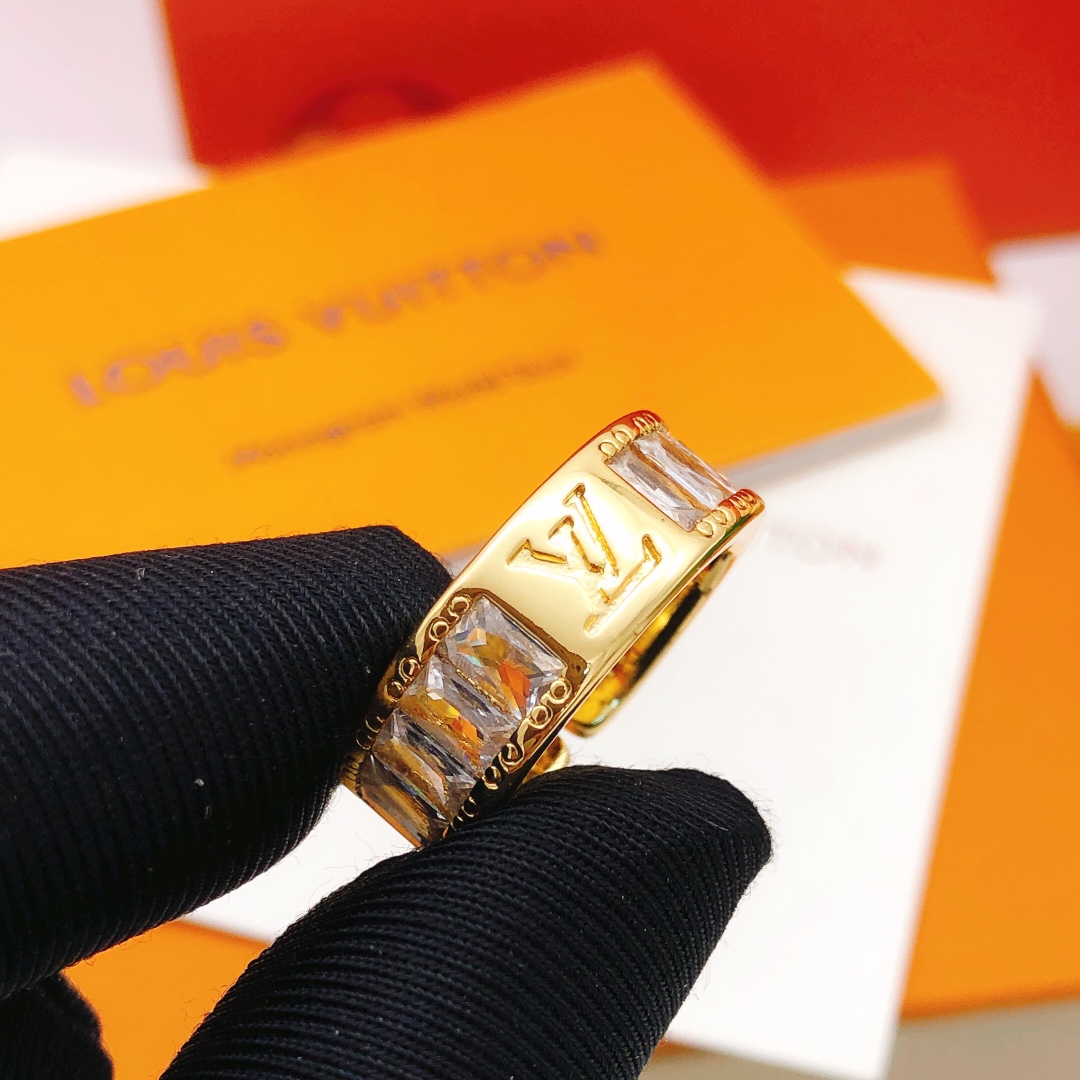 LV高仿女士戒指Monogram花卉浮雕精緻百搭精品款｜歐美奢侈品精品推薦