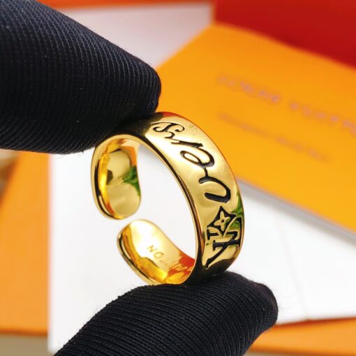 LV高仿金色開口戒指Monogram雕刻簡約時尚款