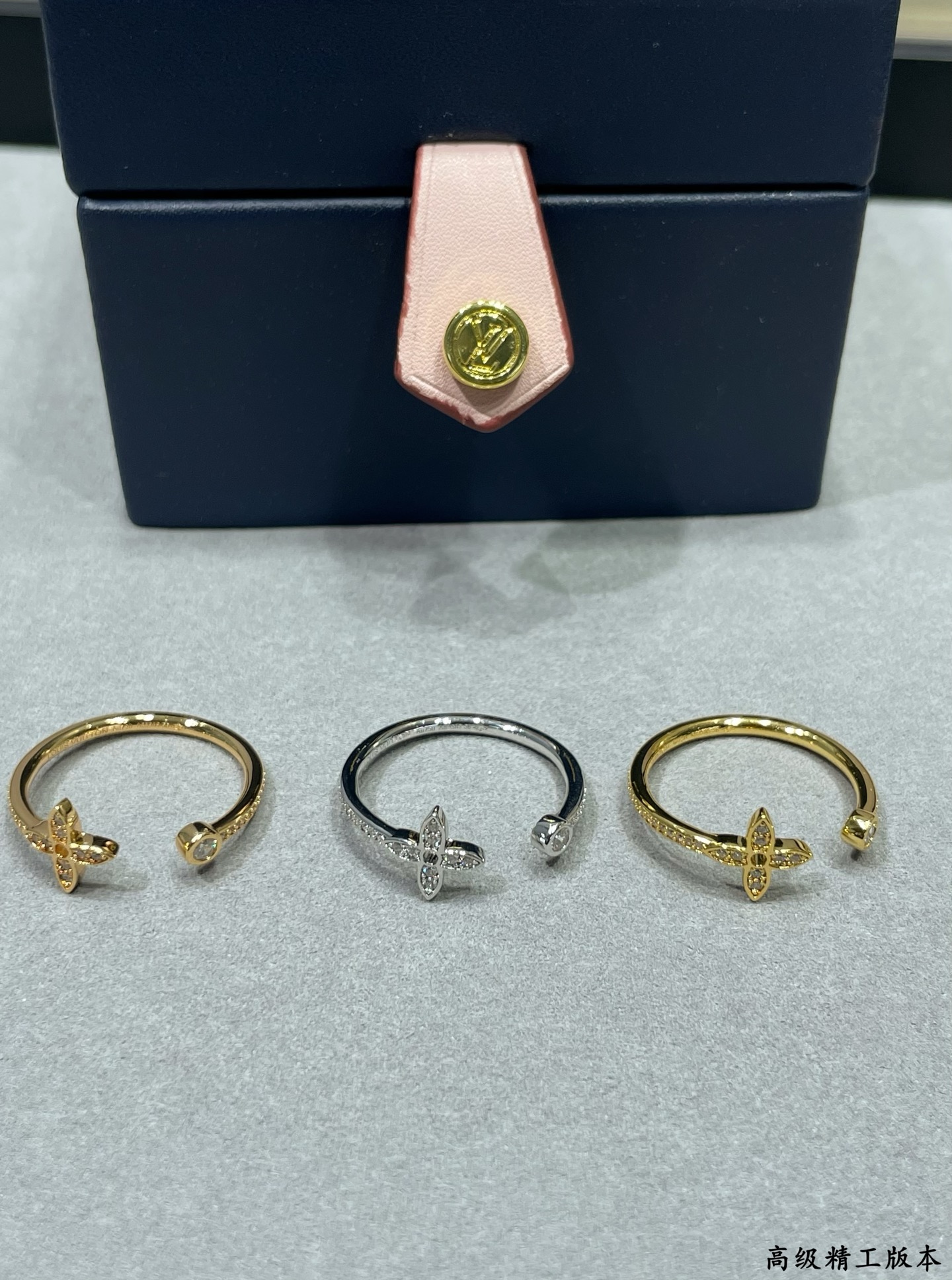 LV高仿女士金色滿鑽花形開口戒指時尚百搭奢華設計款｜歐美奢侈品精品推薦