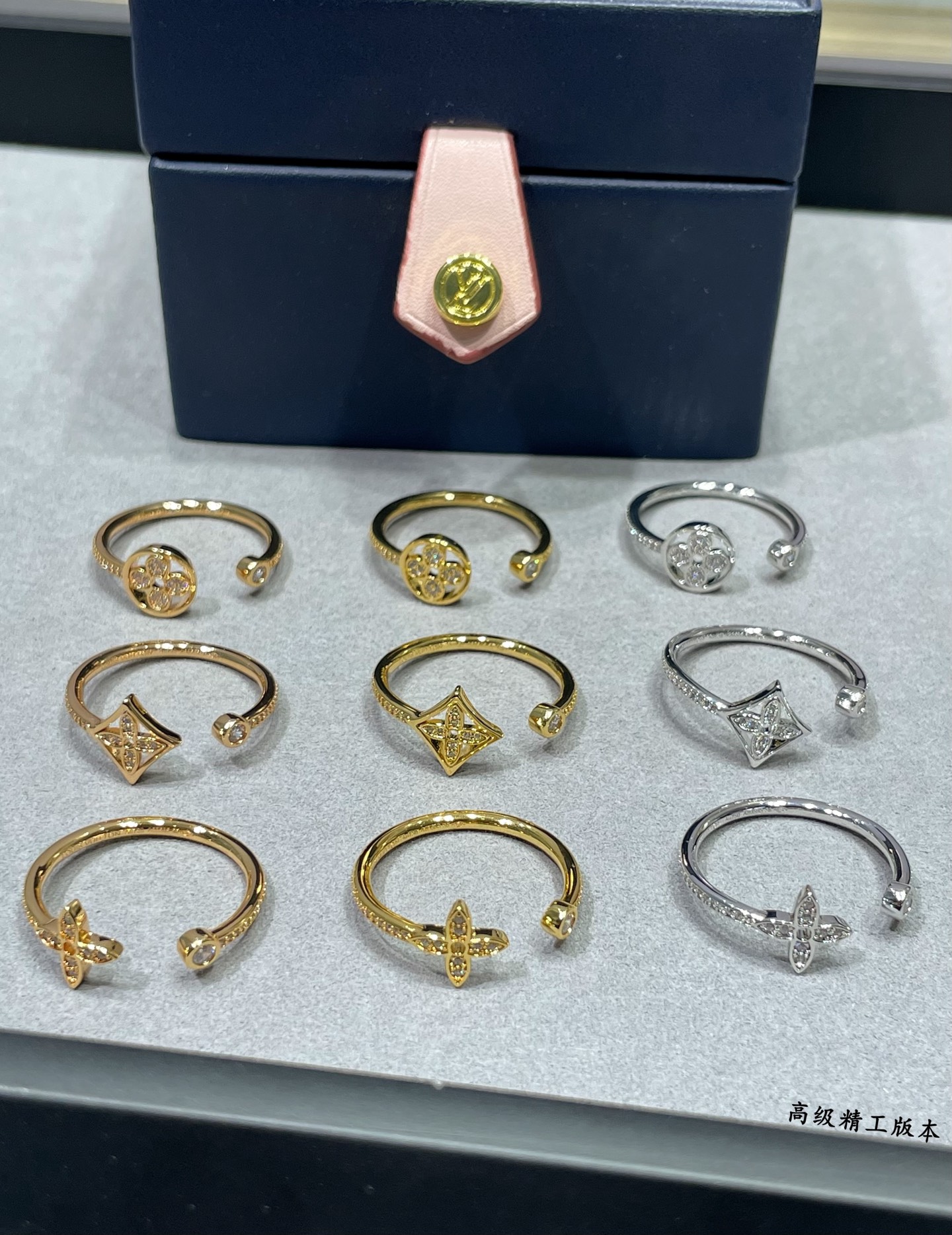 LV高仿女士金色滿鑽花形開口戒指時尚百搭奢華設計款｜歐美奢侈品精品推薦