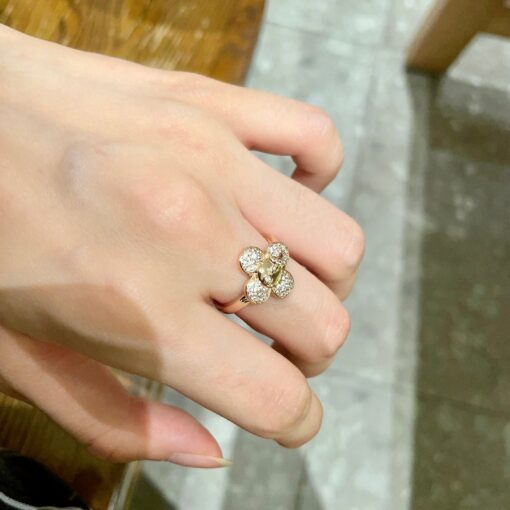LV 高仿女士四葉花型鑽戒 奢華鋯鑽點綴 典雅百搭