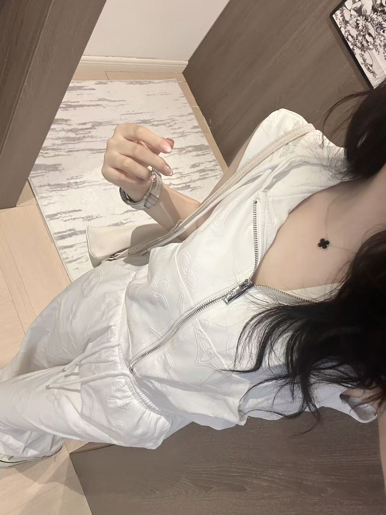 LV一比一女士白色休閒套裝夏季背心抽繩長褲時尚款｜歐美奢侈品精品推薦