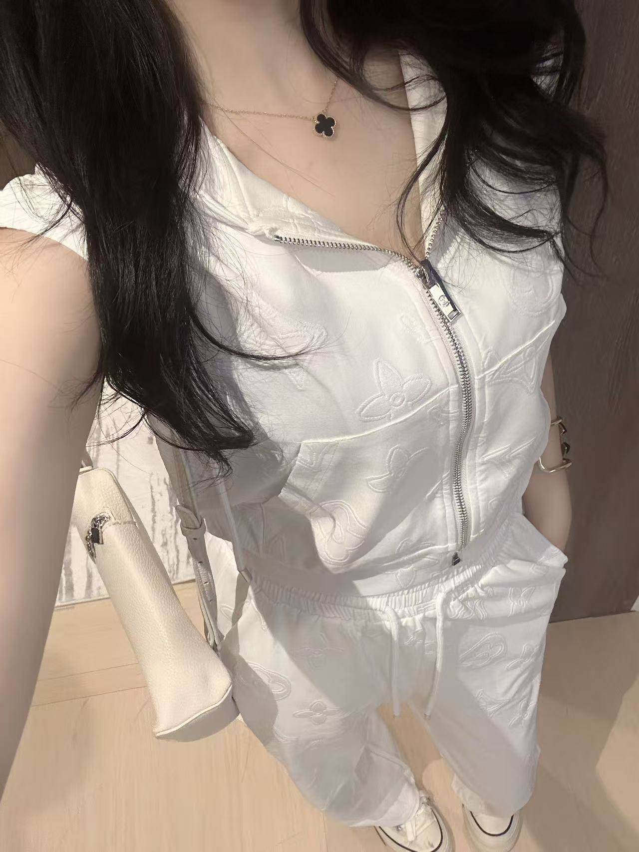 LV一比一女士白色休閒套裝夏季背心抽繩長褲時尚款｜歐美奢侈品精品推薦