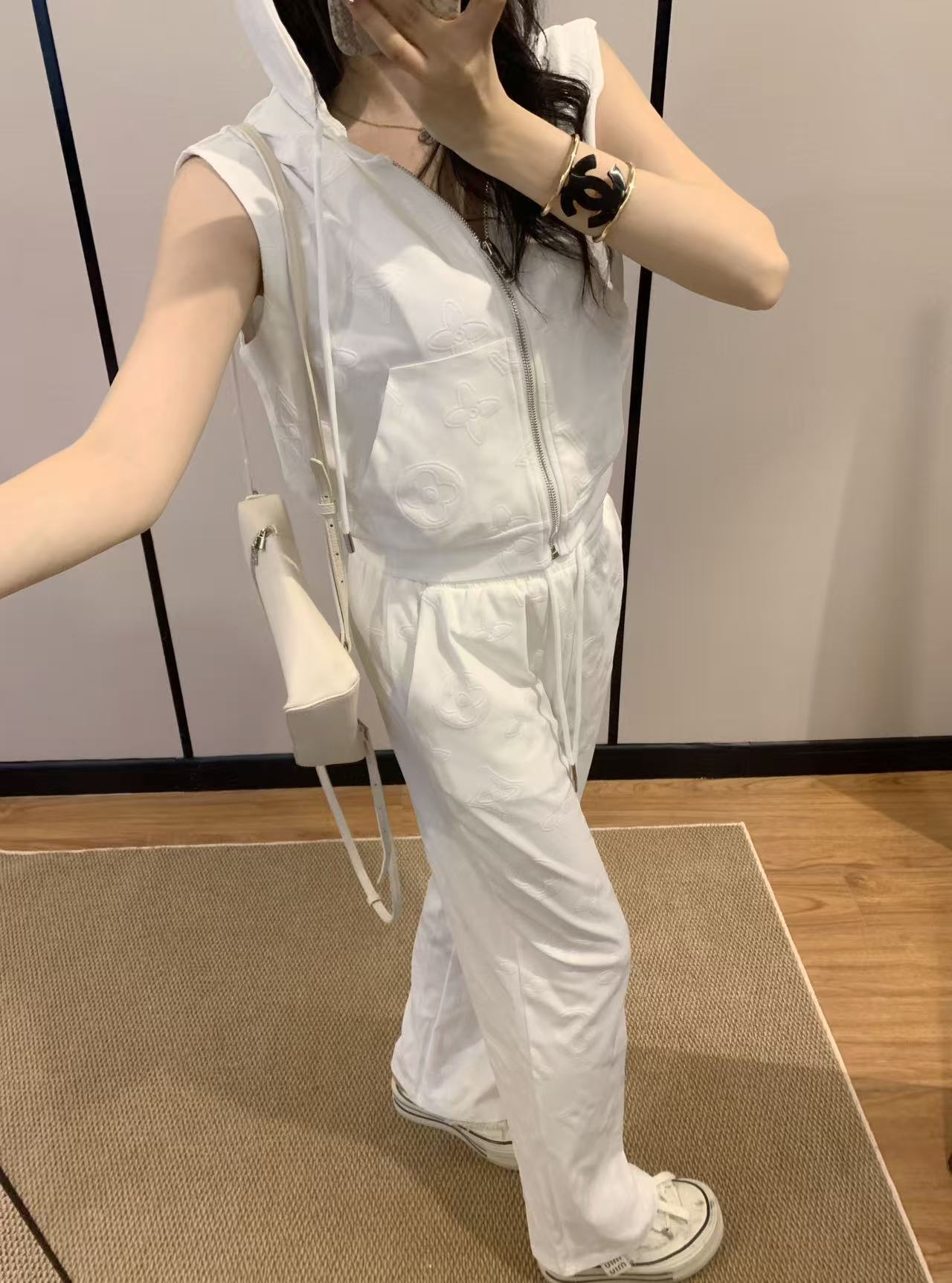LV一比一女士白色休閒套裝夏季背心抽繩長褲時尚款｜歐美奢侈品精品推薦