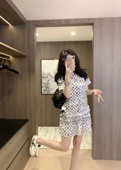 LV 高仿女士套裝白色短袖襯衫短裙Monogram印花兩件套｜歐美奢侈品精品推薦