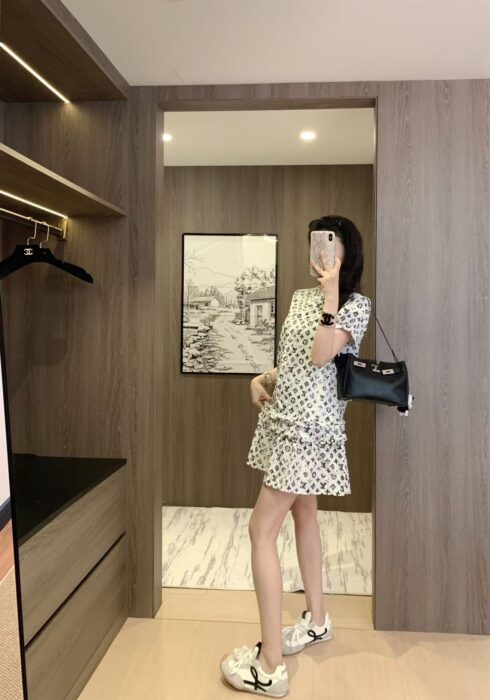 LV 高仿女士套裝白色短袖襯衫短裙Monogram印花兩件套｜歐美奢侈品精品推薦