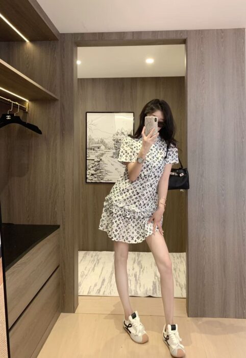 LV 高仿女士套裝白色短袖襯衫短裙Monogram印花兩件套｜歐美奢侈品精品推薦